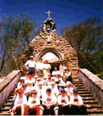 Mi�dos Ucranianos na Gruta de N� Sr� de Lurdes