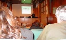 Em p�, Bruno Cortes durante a apresenta��o