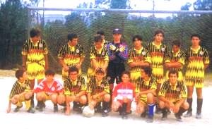 Leandro, o �ltimo da primeira fila, nos Juvenis de Caminha