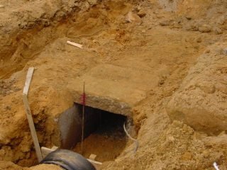 Lages dos antigos aquedutos postas a descoberto