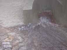 �guas pluviais � entrada para o rego foreiro