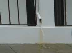 �guas pluviais do loteamento da Junta desaguam nos passeios...