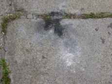 Marca da explos�o no passeio