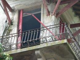 Casa estava a ser mal frequentada...