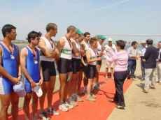 Presidente entrega troféu ao 8+