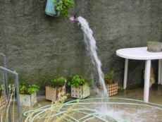 Buraco aberto no muro para escoar �gua