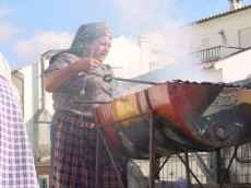 Carro com assadora de sardinhas